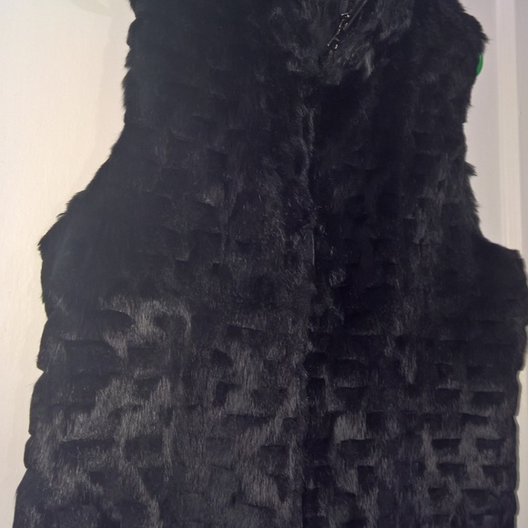 Pristine Guess Rabbit Fur Vest - Picture 3 of 8